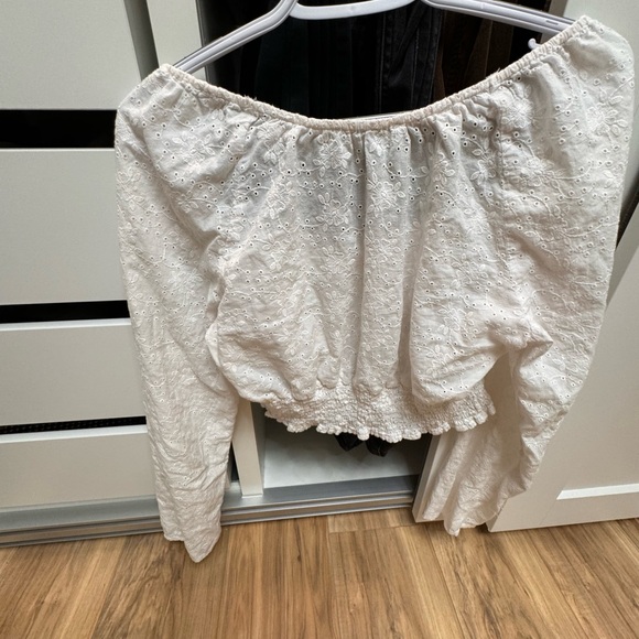 White Hollister long sleeve crop top - Picture 3 of 4